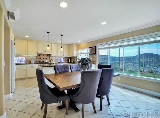Building Photo - 10394 Valley Waters Dr