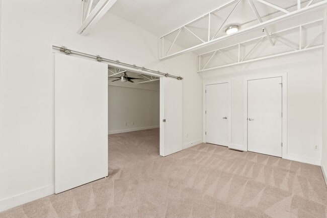 Building Photo - The Gallery Lofts, 2 Bedroom Condo minutes...