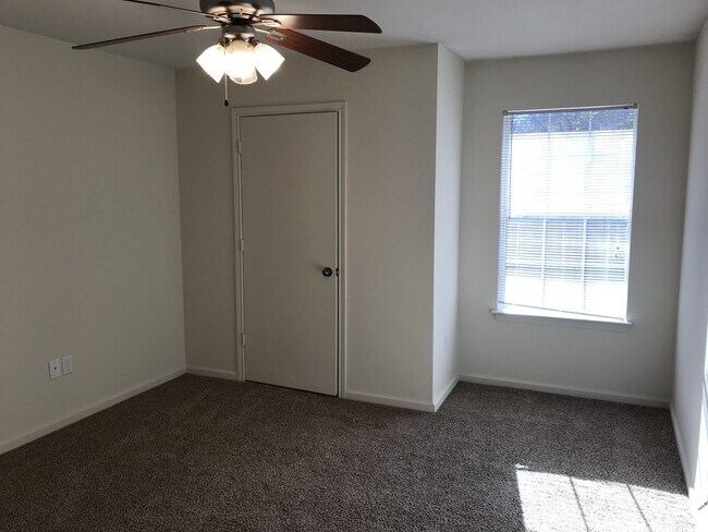 Building Photo - Duplex