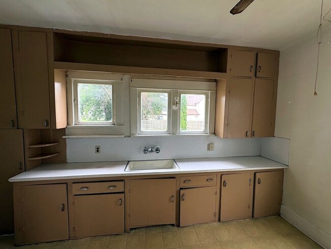 Building Photo - 1705 Bechel Pl NW