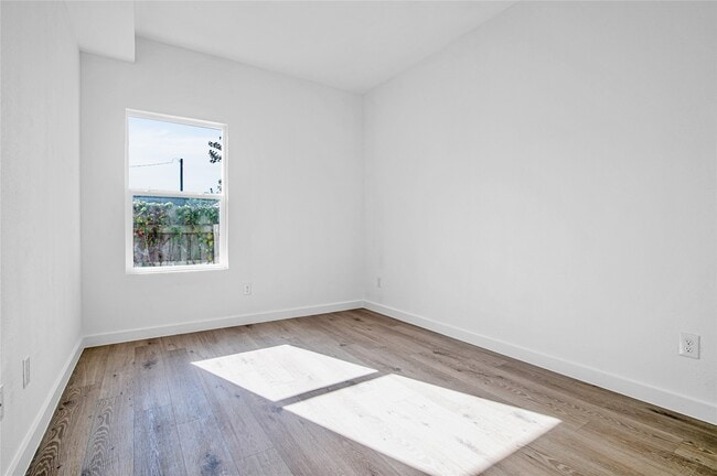 Building Photo - 9708 Stedman St