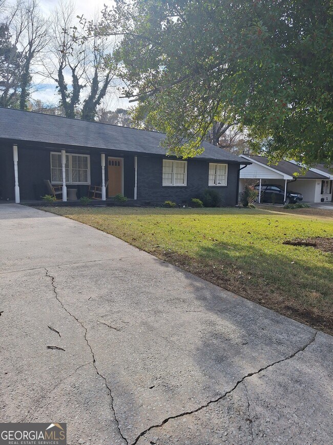 Building Photo - 1605 Brockett Rd