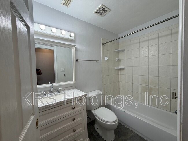 Building Photo - 4508 Regent Dr