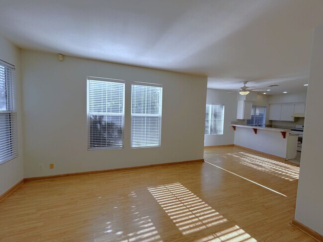 Building Photo - Sunflower Unit A  Glendora, Ca 91740 (3 Bed, 2.5 Bath)