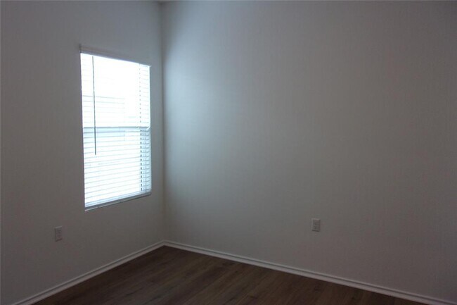 Building Photo - 2725 Louris Ln