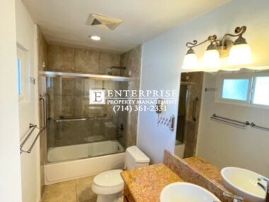 Building Photo - Spacious and Modern Home in Village Walk C...