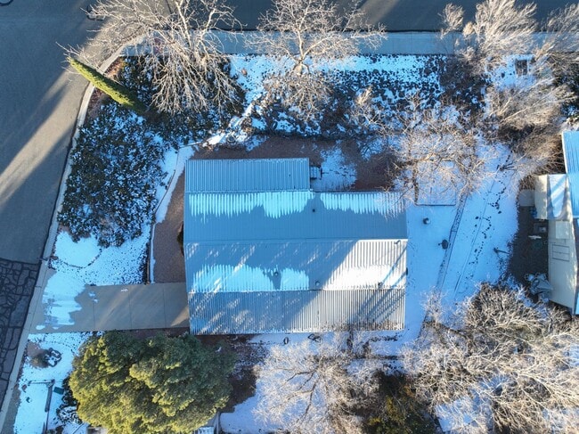 Building Photo - 2 bed, 2 bath Home in Prescott!