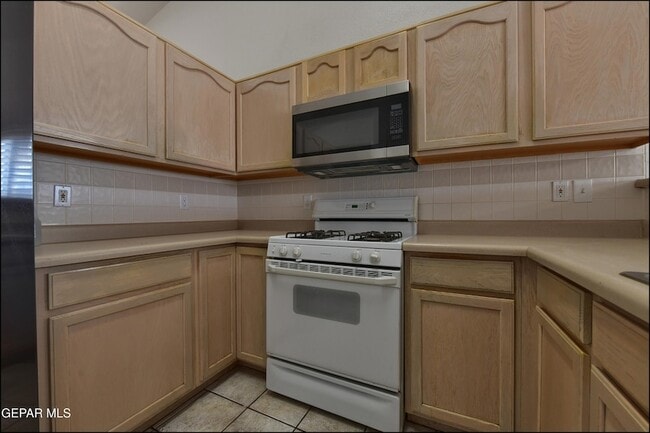 Building Photo - 7089 Black Ridge Dr