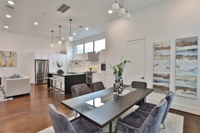 Building Photo - 4527 Graustark St