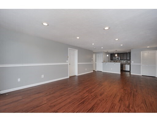 Building Photo - 11 Gibbs St