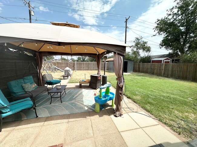 Building Photo - 3 Bed 1.5 Bath Ready to Rent!