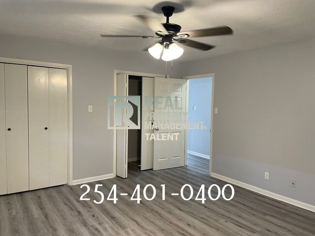 Building Photo - 111 Country Club Dr