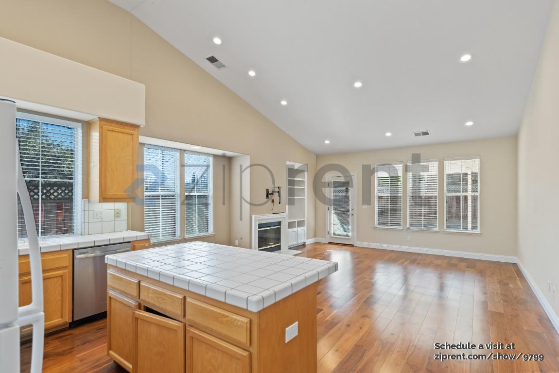 Building Photo - 1468 Bergerac Dr