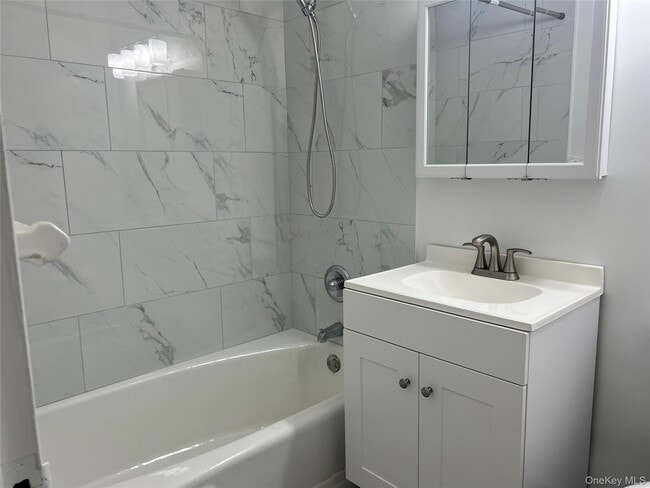 Building Photo - 30 Lake St