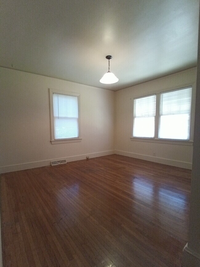 Building Photo - 113 Brookside Cir