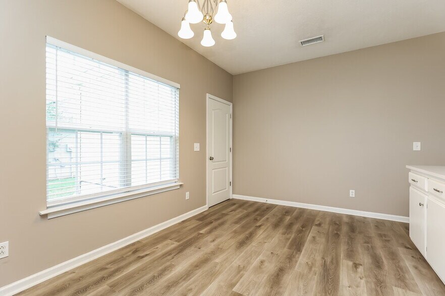 Building Photo - 2744 Pepperdine Dr