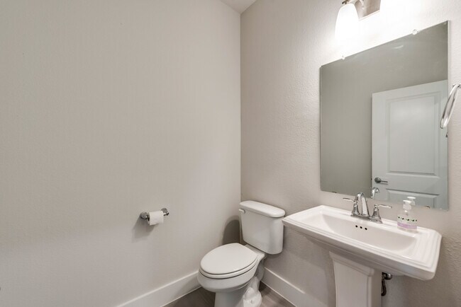 Building Photo - 243 Frio Dr