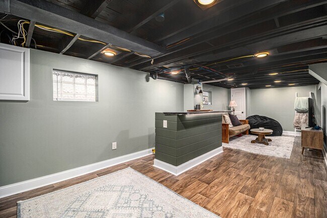 Building Photo - 3 BED 2 BATH BUNGALOW STYLE HOME IN FERNDALE ------ W. CHESTERFIELD