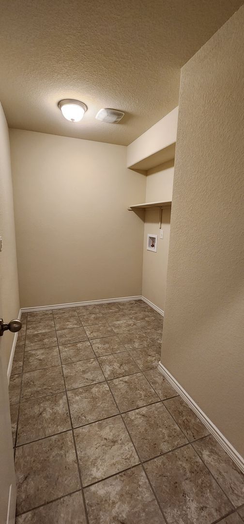 Building Photo - Beautiful 3 Bedroom House