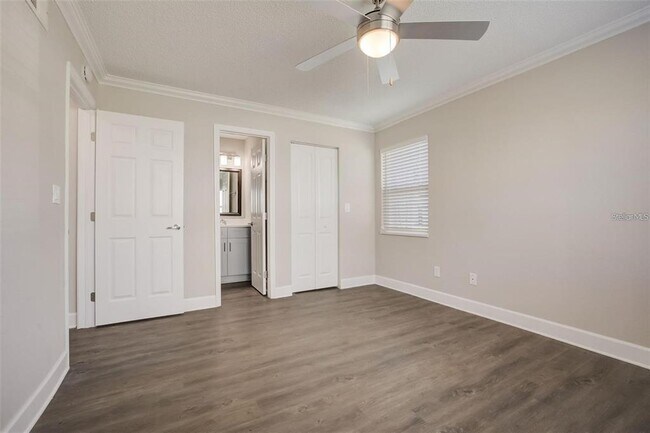 Building Photo - 2556 Woodgate Blvd