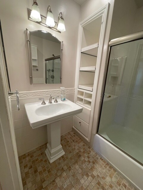 Building Photo - 451 S Barrington Ave