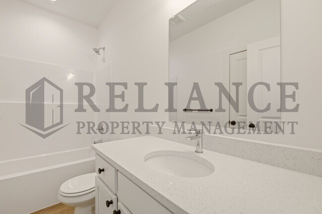 Building Photo - 5263 N Pinecrest Ct