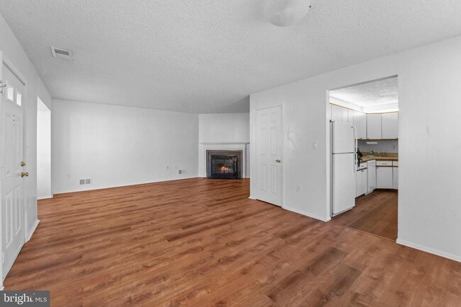 Building Photo - 194 Darwin Ln