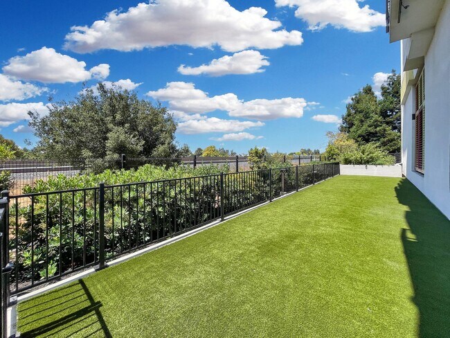 Building Photo - Modern 2BD Fremont Condo – EV Charger, Bal...