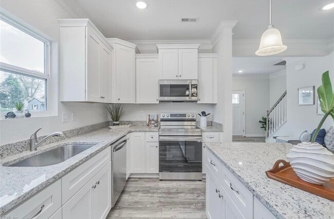 Building Photo - 1540 Beekman St