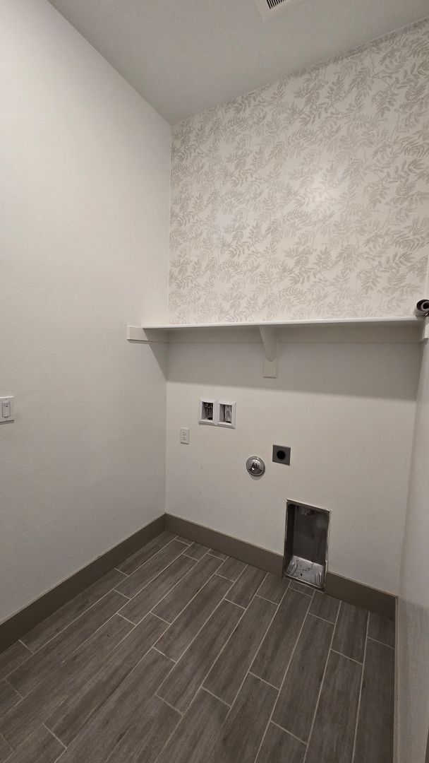 Building Photo - 9405 Parkwood Manor Dr