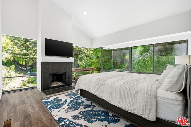 Building Photo - 2350 Benedict Canyon Drive