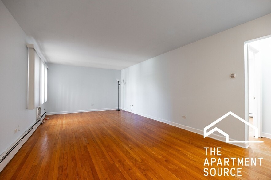 Building Photo - 1643 W Sherwin Ave