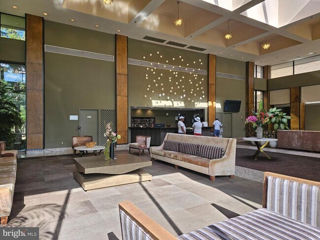 Building Photo - 3709 S George Mason Dr