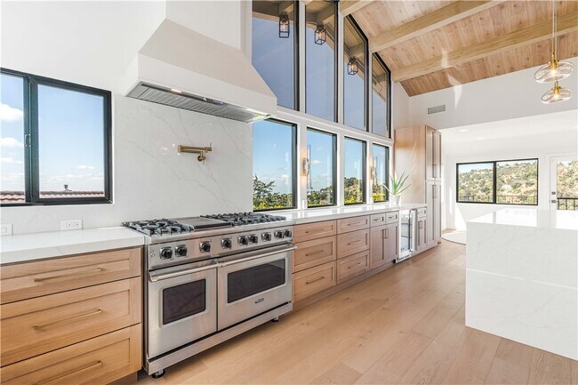 Building Photo - 2155 Hercules Dr