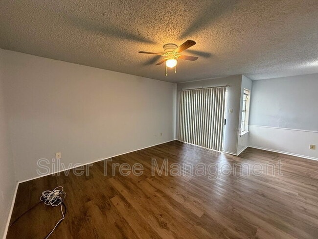 Building Photo - 4820 Wellesley Ave