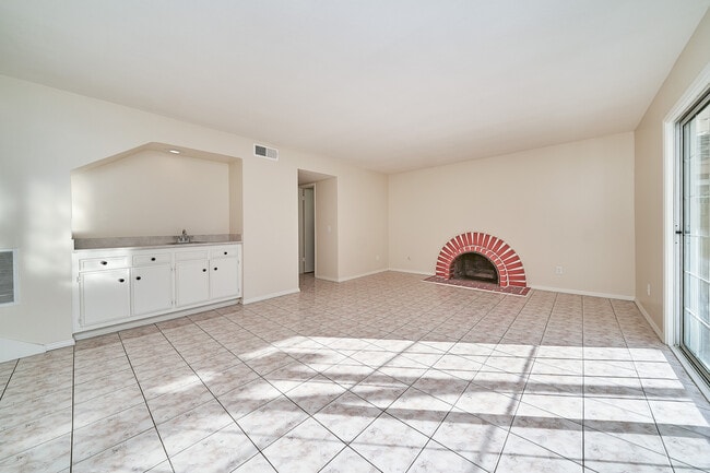 Building Photo - 15507 Caulfield Ave