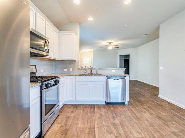 Building Photo - 392 Blue Sage Dr