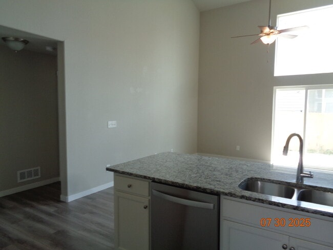 Building Photo - Great neighborhood! with open space and wa...