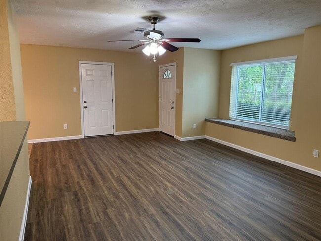 Building Photo - 200 Shadow Oaks Dr