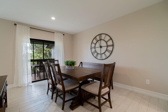 Building Photo - 11355 Pond View Dr
