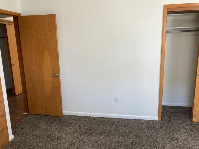 Building Photo - 4th Street Duplex