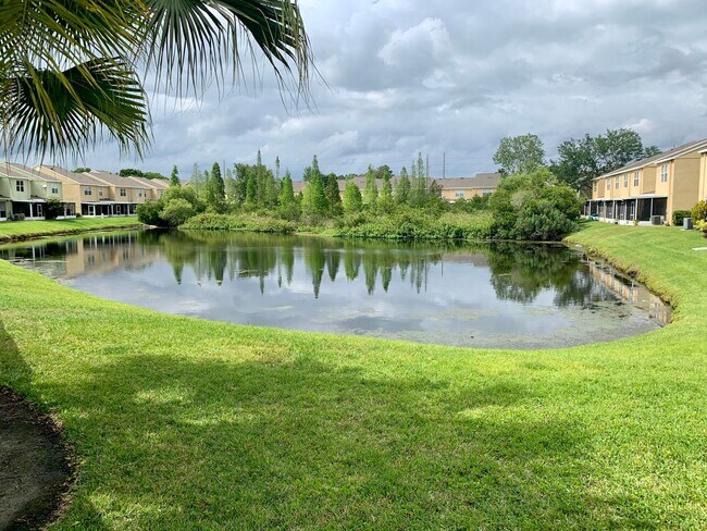 Building Photo - SPACIOUS, BEAUTIFUL 3 BEDROOM 2.5 BATH TOW...