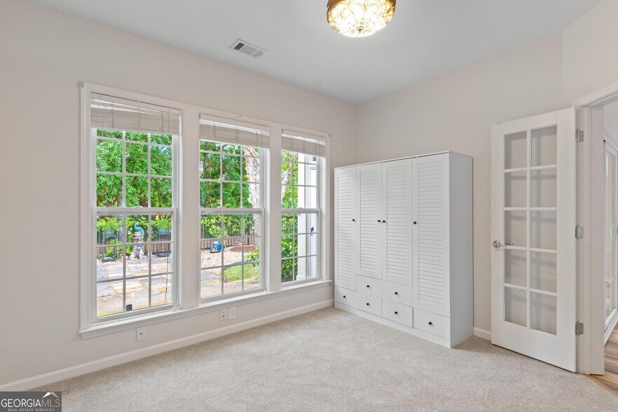 Building Photo - 105 Dahlia Dr
