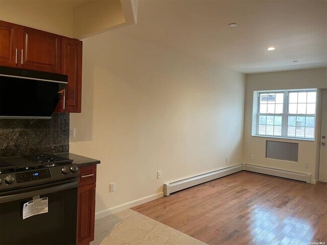 Building Photo - 43-31 Byrd St