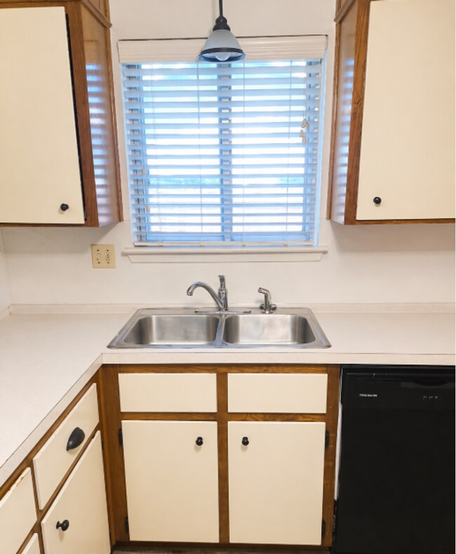 Building Photo - AVAILABE MID MAY; APPLY TODAY AT OUR WEBSITE!!