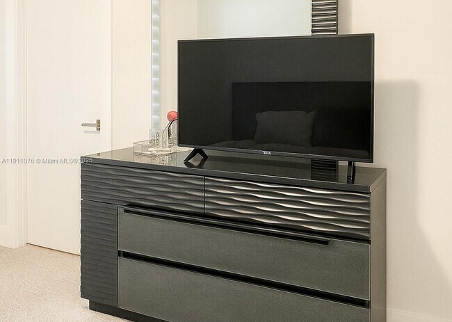 Building Photo - 6846 NW 103rd Ave