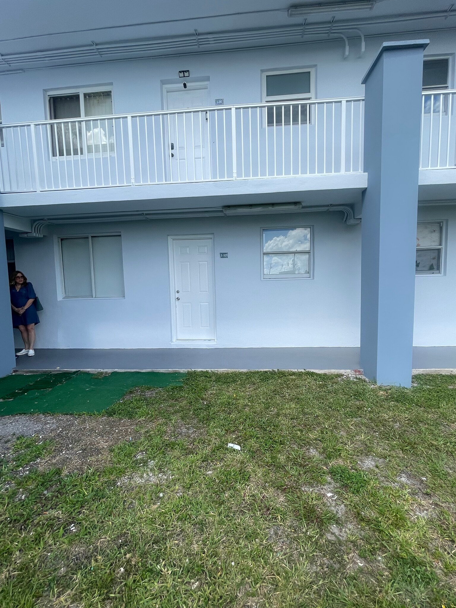 Building Photo - 1255 W 49th St