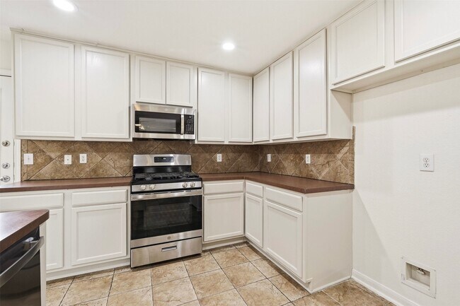 Building Photo - 7719 Serene Wood Ln