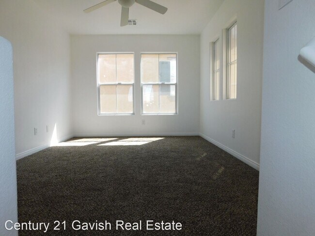 Building Photo - 3 br, 2.5 bath House - 1098 Paradise Resor...