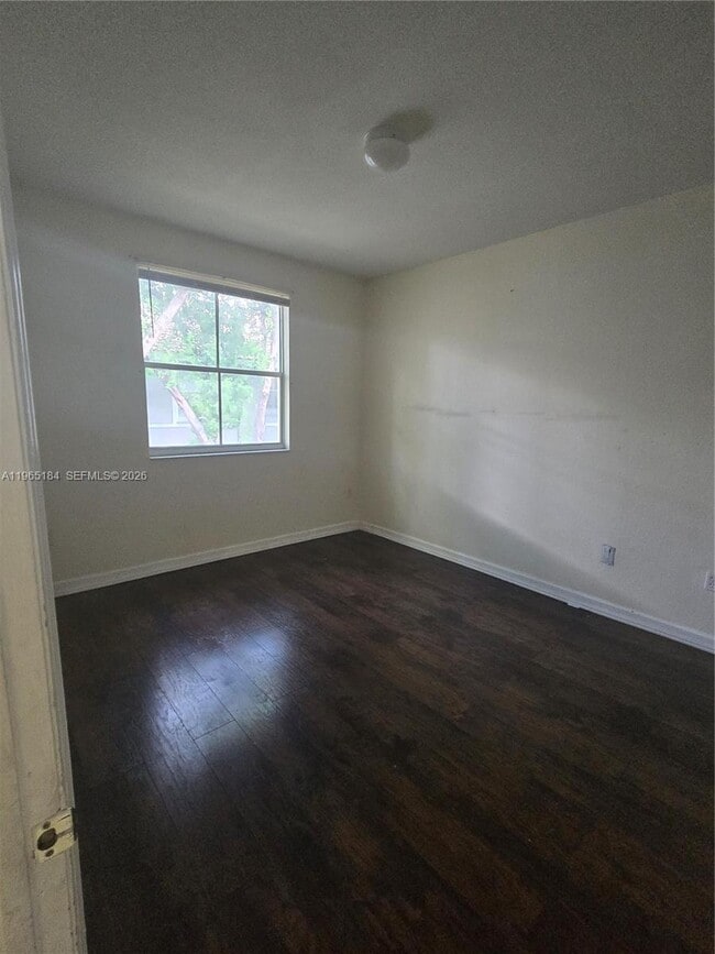 Building Photo - 1661 SE 28th St